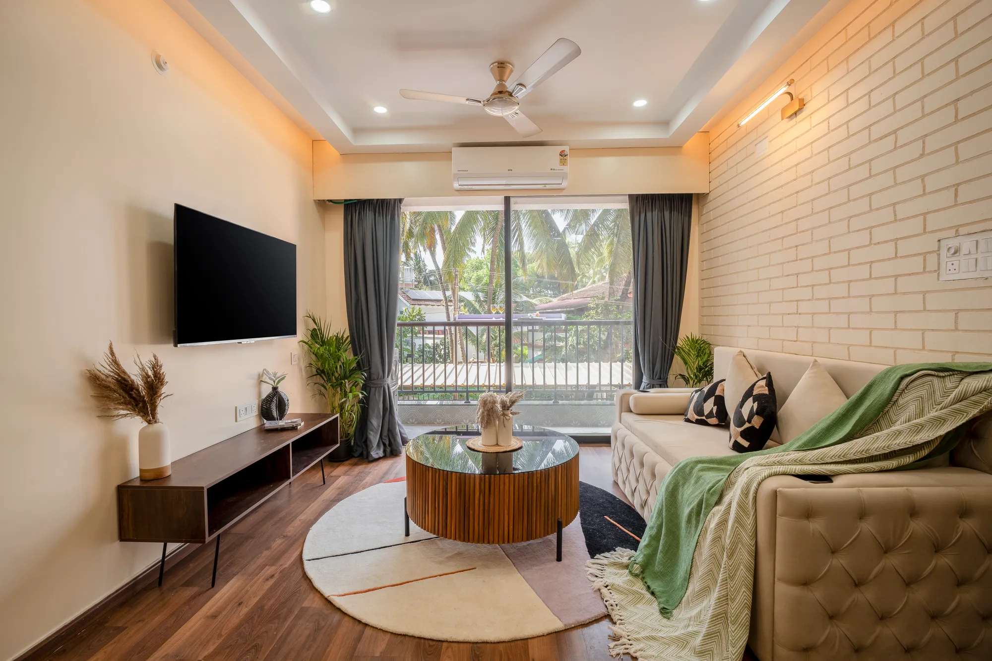 Whisky & Oak | 2BHK | Nr. Beach photo 3